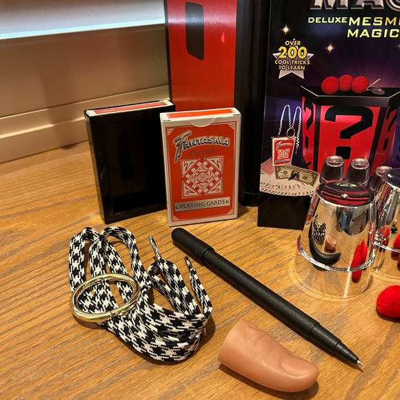Fantasma Magic Deluxe Mesmerizing Magic Show Set - Picture 11 of 13
